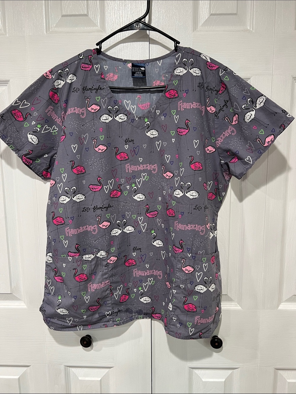 Zoe+Chloe Women's Short Sleeve Scrub Top - Gray Flamingo Print